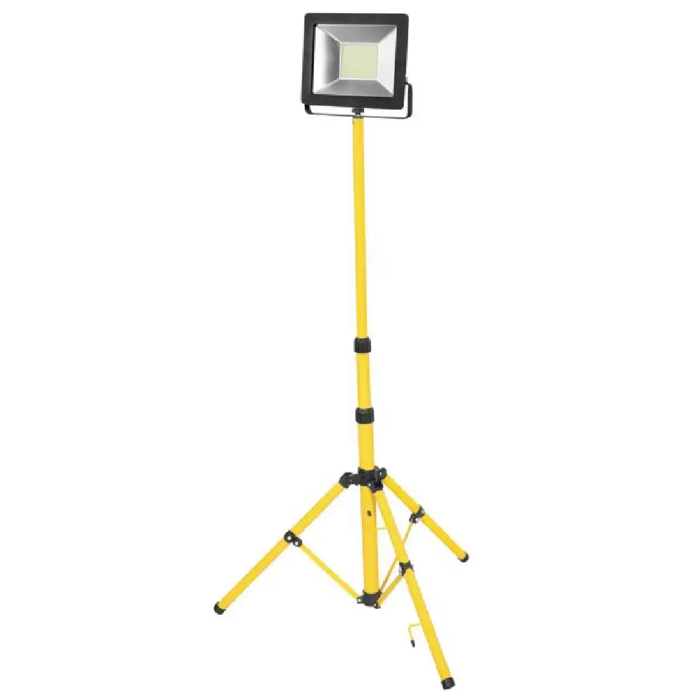 TRÍPODE CON PROYECTOR LED MATEL IP65 50W FRÍA · Alfa Dyser